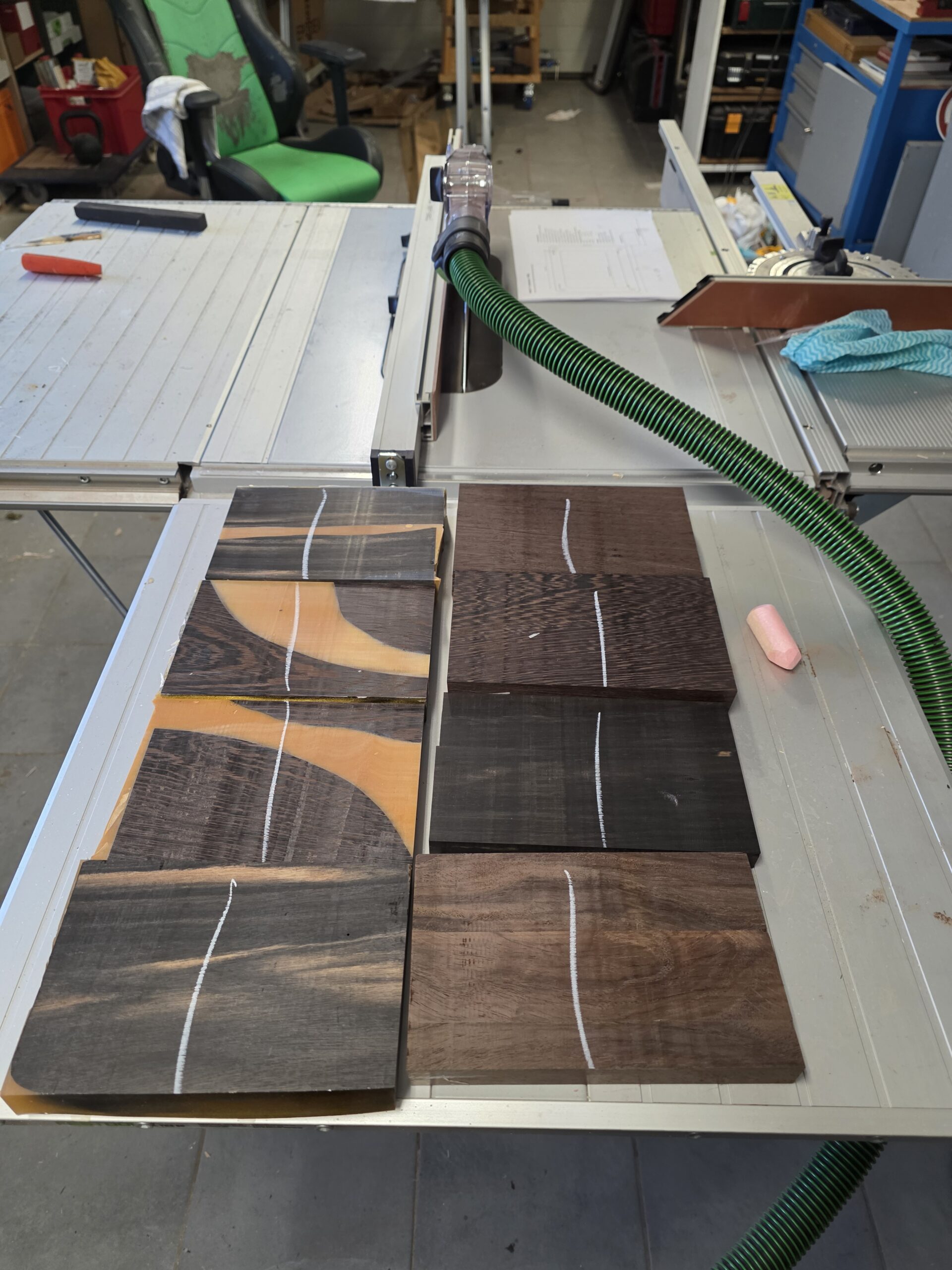 Mise à angle droit des pièces de bois et résine