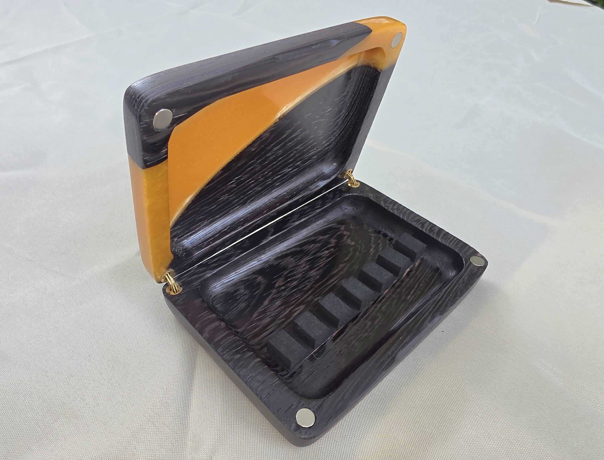Détail du troisième étui pour anches de basson en wengé