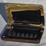 Étui pour anches de basson en ébène et résine époxy dorée