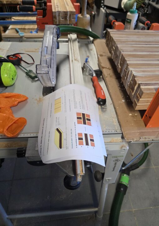 Planche - je me suis mis comme objectif de documenter toutes les différentes étapes dans un but de pouvoir reproduire une planche similaire plus tard. Je suis surpris par le temps que ça prend!