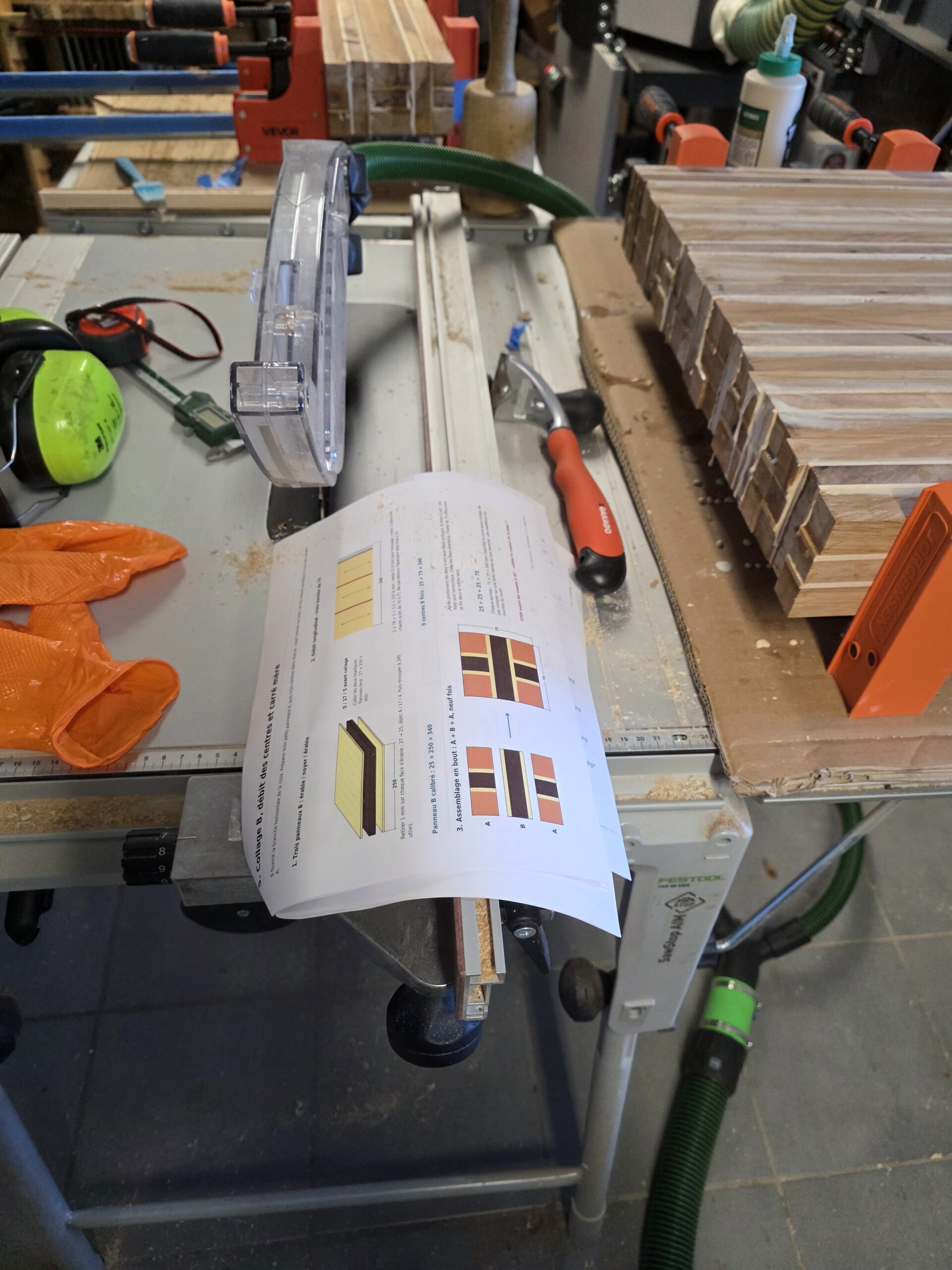 Planche - je me suis mis comme objectif de documenter toutes les différentes étapes dans un but de pouvoir reproduire une planche similaire plus tard. Je suis surpris par le temps que ça prend!